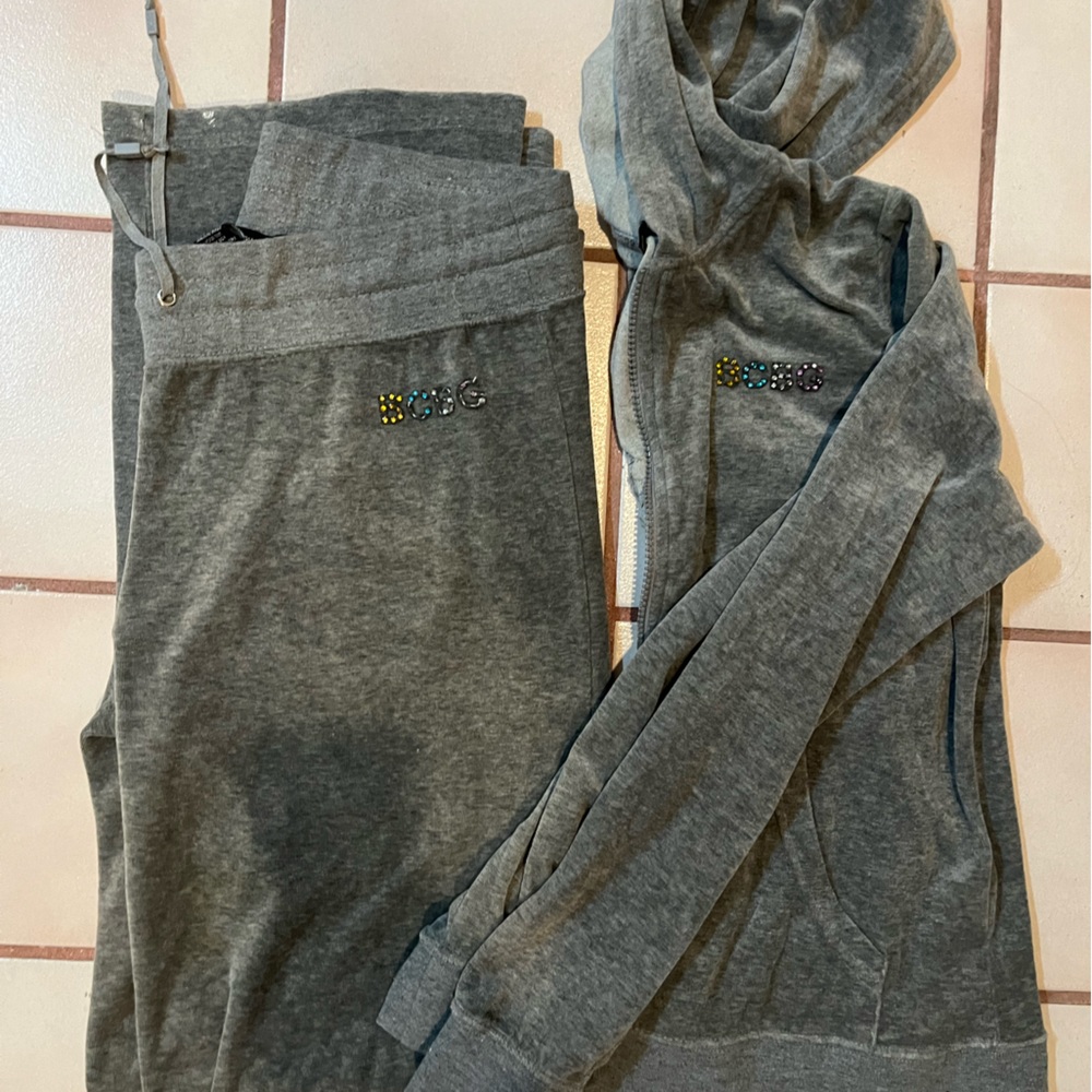 BCBG Y2K Gray Velour Tracksuit Y2k Rhinestones Bedazzled Low Rise L Paris Style